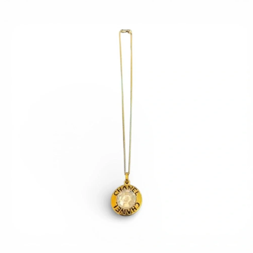💗VINTAGE CHANEL With ”CHANEL” Filigree Pendant Gold-Plated 16-Inch Necklace